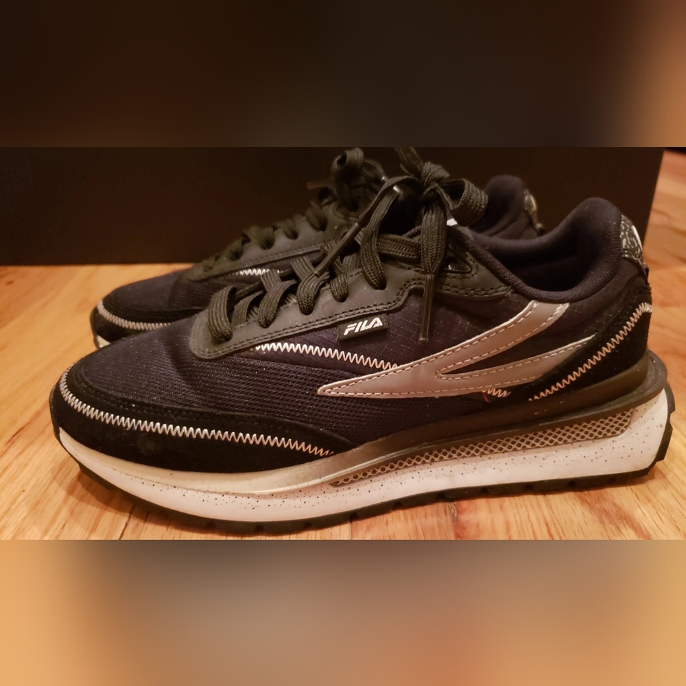 Fila Women's Renno Running Shoe - Size 7.5
